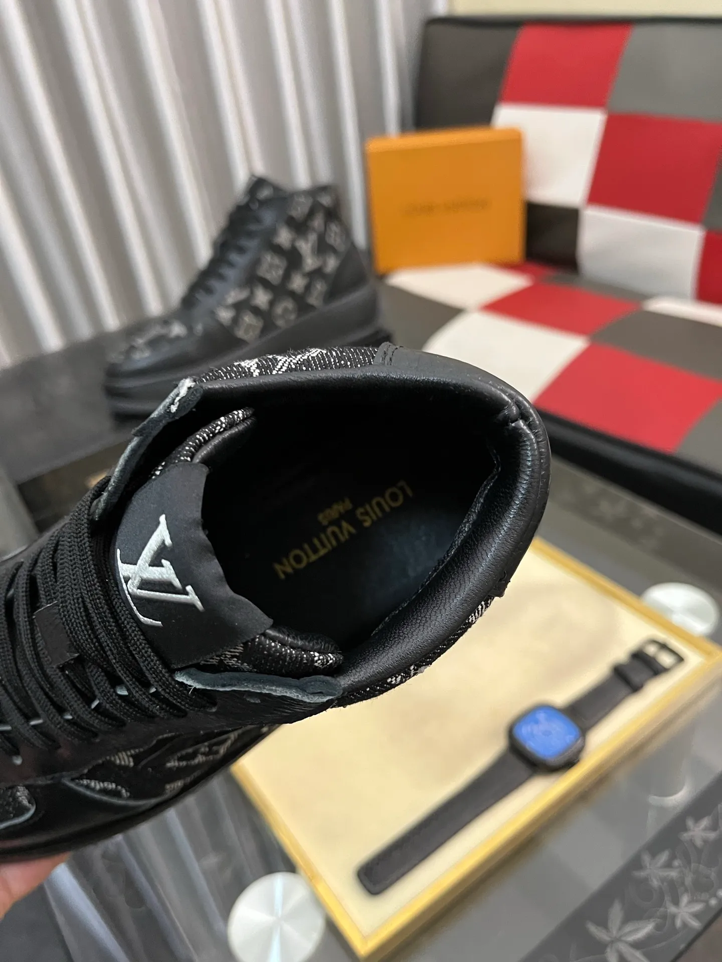 Ex-factory price: 438⌚️⌚️[LOUIS VUITTON] Same style as Louis Vuitton* official website 🚹Men's high-top casual shoes❤️Same style as popular celebrities and big names ~ Best-selling at home and abroad Lv focuses on the checkerboard series...Imported first-layer cowhide with special fabric ➕Full cotton, code number: 38-443️⃣Colors available